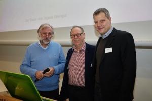(v.l.n.r.) Prof. Dr. Otmar Löhnertz, Vizepräsident Lehre Hochschule Geisenheim, Georg Heitlinger und Steffen Röll von Wein&Rat